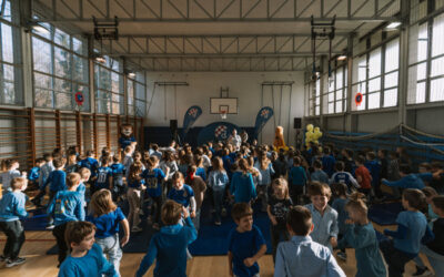 OŠ Većeslava Holjevca obojena u Plavo